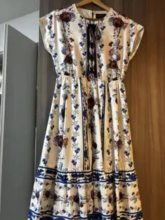 axes femme 花柄　ワンピース　M