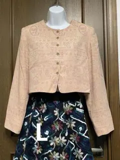 ノーカラーオレンジジャケット