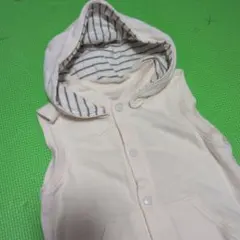 コムサファルセット　フード付きベビーベスト クリーム色　100