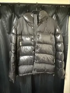 MONCLER ブラック ダウンジャケット フード付き