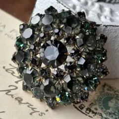 1130ヴィンテージ◎チャコール&エリナイトガラスクラスターサークルブローチ