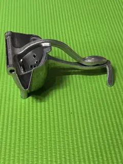 レモン等フルーツ絞り器 ハンドジューサー 金属製のサムネイル