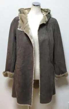 ジュエルチェンジズ　フーデッドムートンコート カーキ 新品同様フェイクムートン