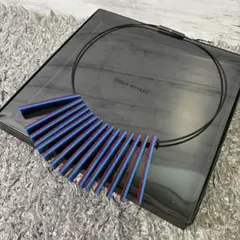 ISSEY MIYAKE ネックレス アクリル デザイン 黒 青 モダン アートのサムネイル