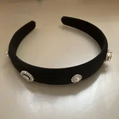 黒いベロア素材カチューシャ　パール・クリスタル装飾