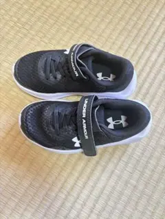 Under Armour スニーカー ブラック ホワイト 16.5cmのサムネイル