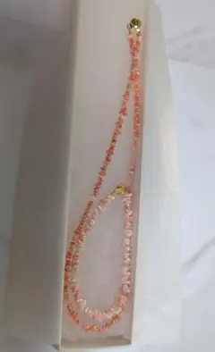 ピンクの天然石ネックレスとブレスレット