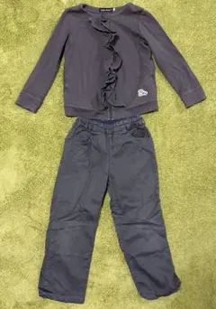 BeBe フリル付きトップスとパンツセット 110