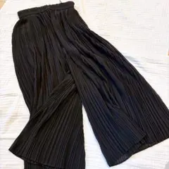 ユニクロ 黒 プリーツパンツ スカーチョ ガウチョ