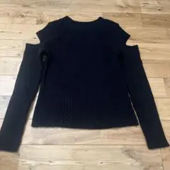 オフショルダー 黒ニット セーター