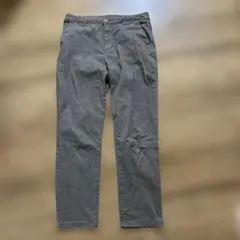 カーキ カジュアルパンツ