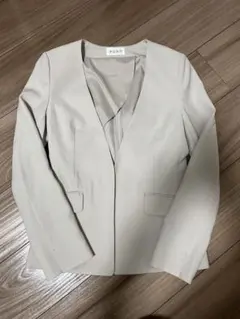 プラステ　ノーカラー　パンツスーツ　xs