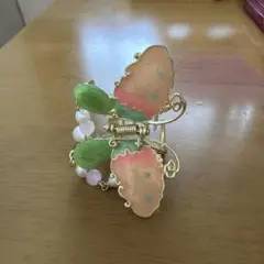 蝶デザイン ヘアクリップ パール付き