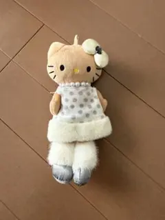 足長日焼けキティキーホルダー水玉ドレス