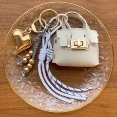 バッグ　チャーム　ホワイト　白　ゴールド　ゴールド　パラコード　ミニ　小物入れ