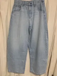 【ほぼ新品】ユニクロバギーカーブジーンズライトブルー28