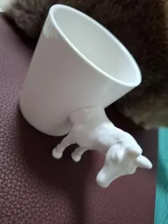 牛の取っ手付きホワイトマグカップ