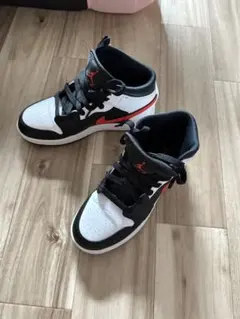 Nike Air Jordan 1 Mid ブラック/ホワイト/レッド