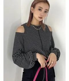 EMODA ショルダーカットルーズトップス