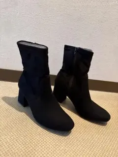 GU黒 スエード ショートブーツ 中ヒール