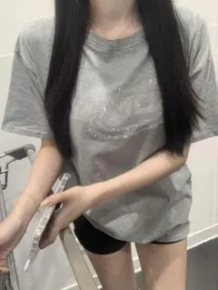 【新品未使用】ラインストーンロゴ グレー Tシャツ Lサイズ