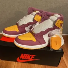 NIKE エアジョーダン1 university gold and light