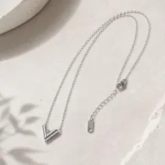 【新品】※残り僅か サージカルステンレスV字ネックレス シルバー レディース
