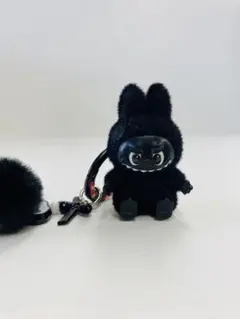 ポンポン付き 黒 超可愛い labubu ラブブキーホルダー プレゼント 真っ黒