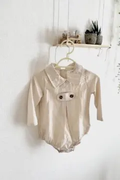 ベージュ 長袖ロンパース 襟付き 9-12ヶ月　ボディースーツ