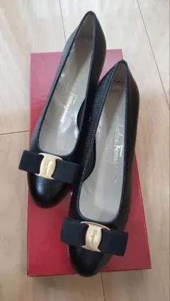 フェラガモ　パンプス