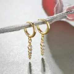 ピアスレディース スワロフスキーフープピアス 揺れる 高級キュービックジルコニア