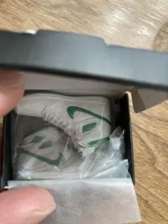 カプセルトイ　ジョーダン NIKE ハイカットスニーカー ホワイト/グリーン