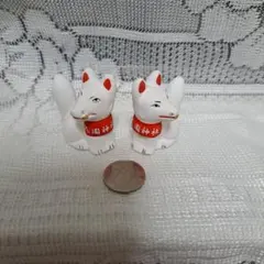 花園神社　おみくじ　白いキツネの陶器置物 2体セットのサムネイル