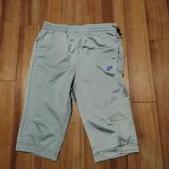 新品未使用タグ付き！Nike ライトグレー 5分丈ショートパンツ