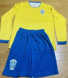 ブラジル サッカーウェア 長袖シャツとショートパンツ