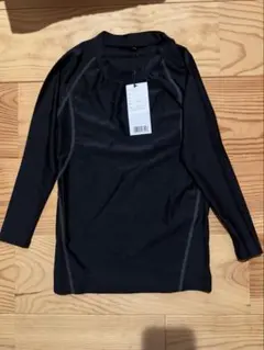 黒い長袖アンダーシャツ 未使用タグ付き