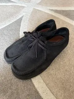 Clarks ORIGINALS ワラビー ブラック スエードのサムネイル