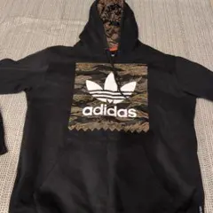 adidas 迷彩柄ロゴ パーカー Mサイズ
