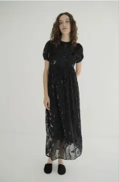 2025年購入クラネCLANE 花柄刺繍 パフスリーブ ワンピース ブラックのサムネイル
