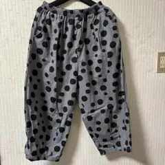 大小の水玉模様のサルエルパンツ