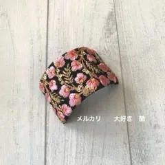 インド刺繍リボン　黒地にピンクと金の花柄刺繍　ポニーフック(ソフトワイヤー入り)