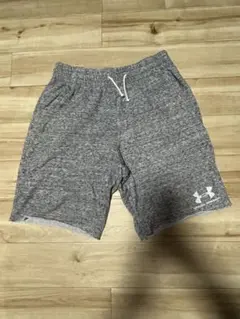 UNDER ARMOUR ショートパンツ グレーのサムネイル