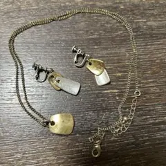 ネックレスとイヤリングのセット