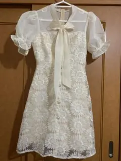 アイボリー 花柄刺繍 ワンピース