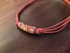 未使用品　朱色の５連紐　ステキな花の絵　ネックレス