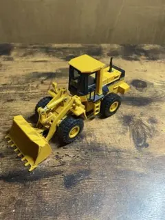 1/50スケール コマツブルドーザーとパワーシャベル 1/50スケール コマツブルドーザーとパワーシャベル 1/50スケール