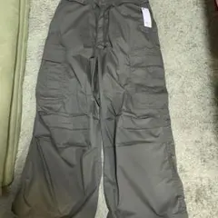 GU スーパーワイドカーゴパンツ　オリーブ