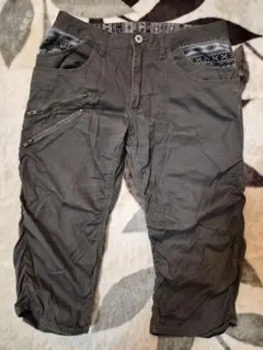 ジッパーポケット付きグレーショートパンツ