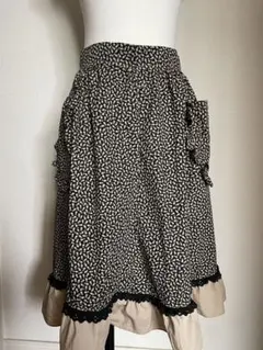 エプロン　フリルスカート