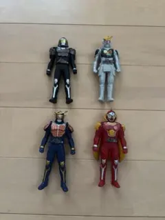 仮面ライダー鎧武　仮面ライダーガイム　フィギュア　ソフビ　4体セット